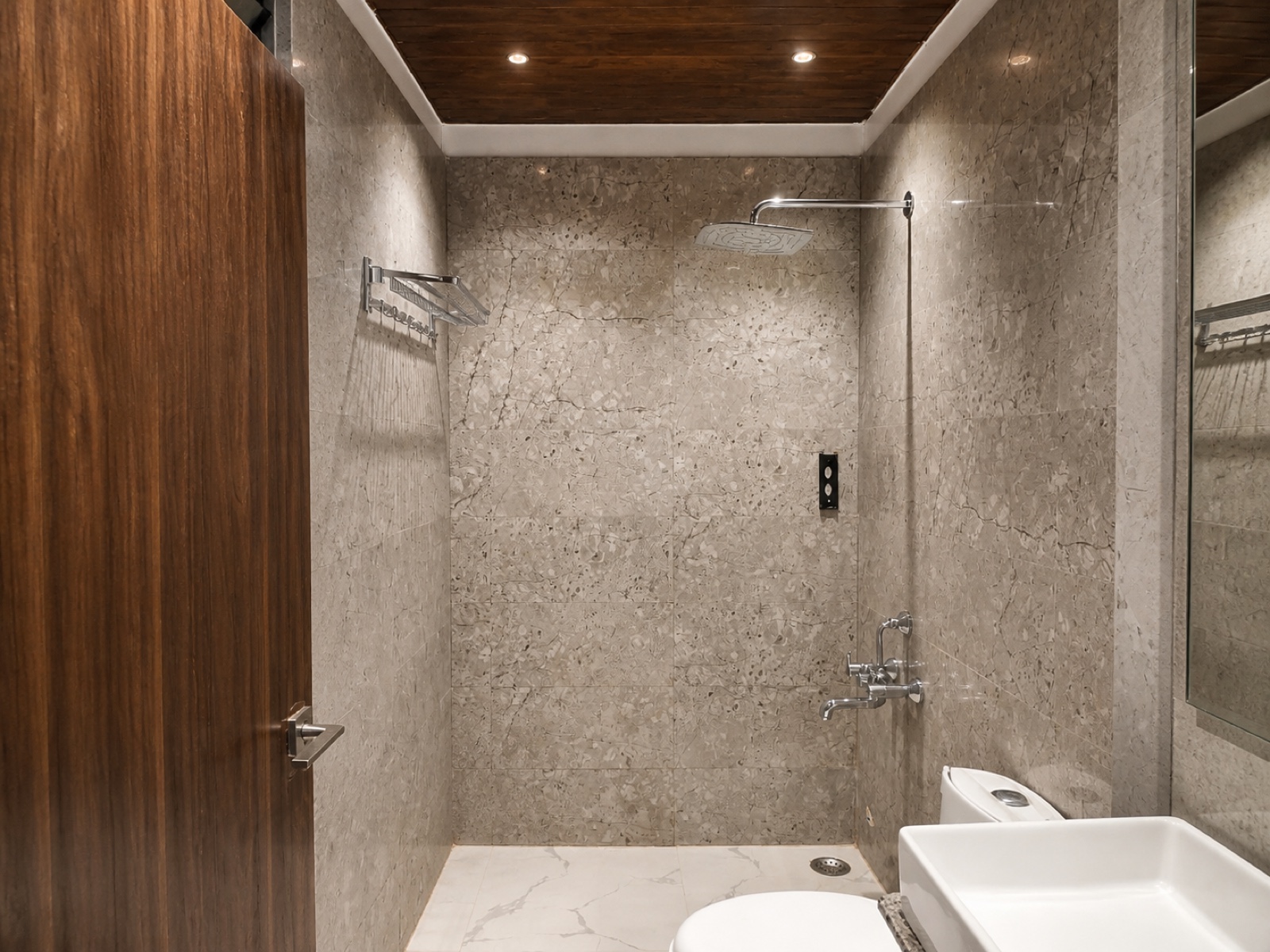 09 room 202 shower