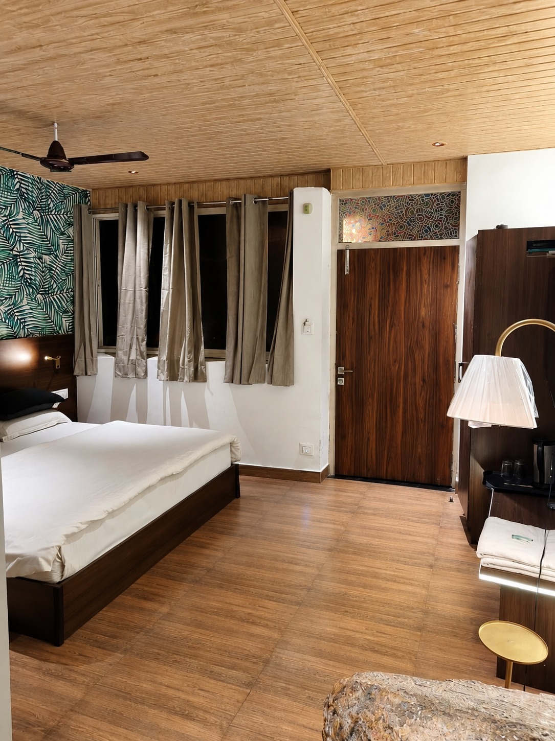 11 Tropical Room Wide